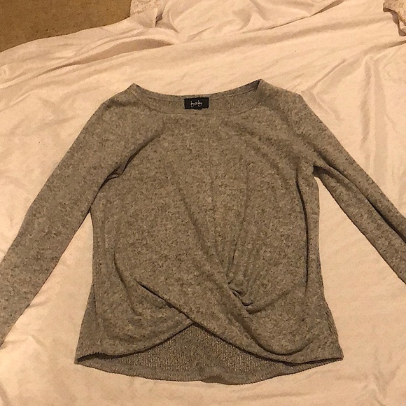 Gray sweater very soft the back has a different texture is a Large - Picture 1 of 2